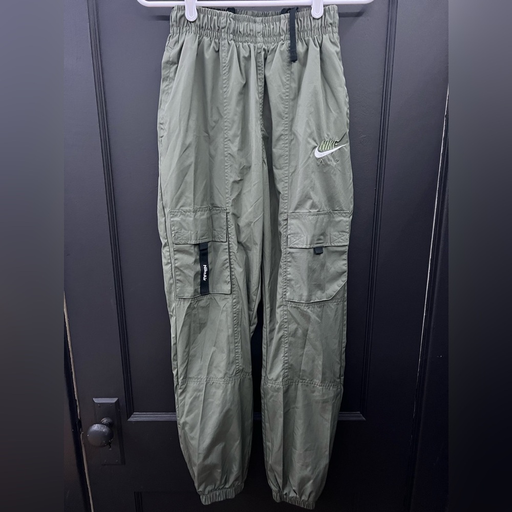 Nike Men’s Olive Green Cargo Pants